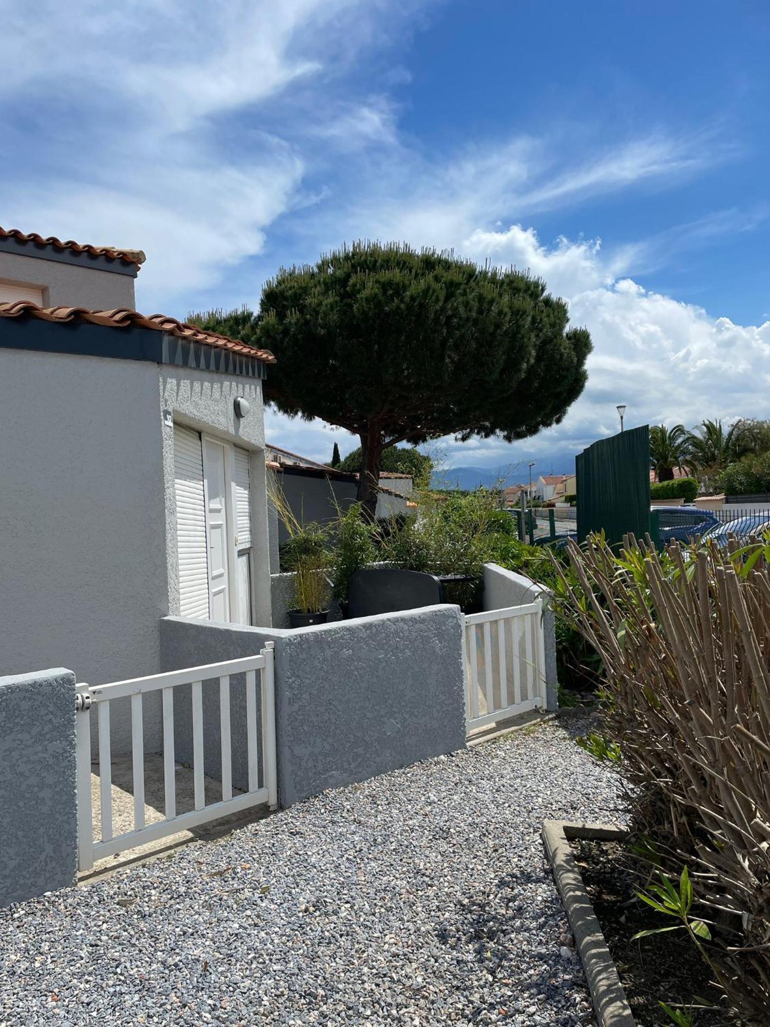 Villa 2 Etoiles Proche Plage Et Commerces Saint-Cyprien  Ruang foto