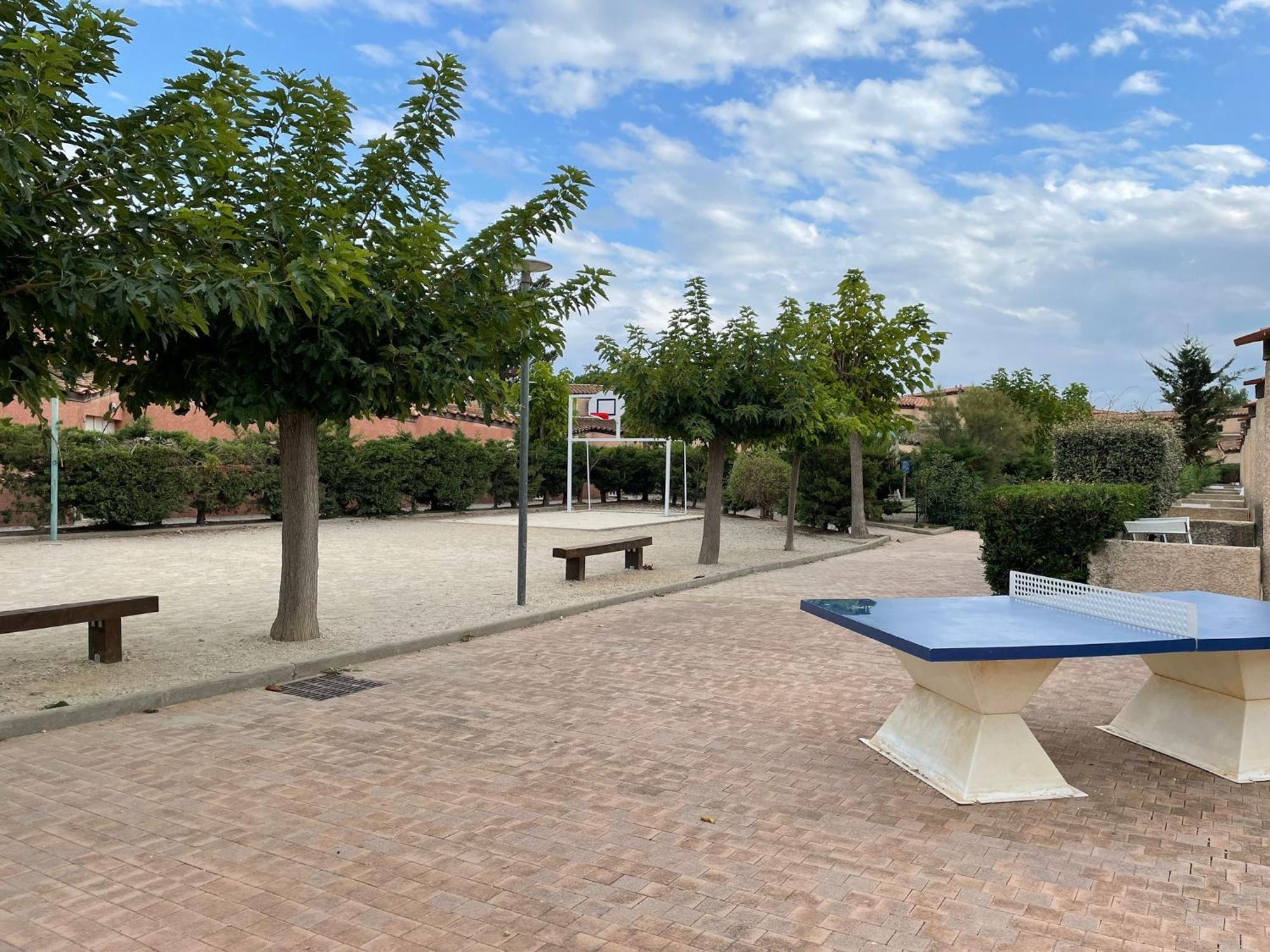 Villa 2 Etoiles Proche Plage Et Commerces Saint-Cyprien  Ruang foto