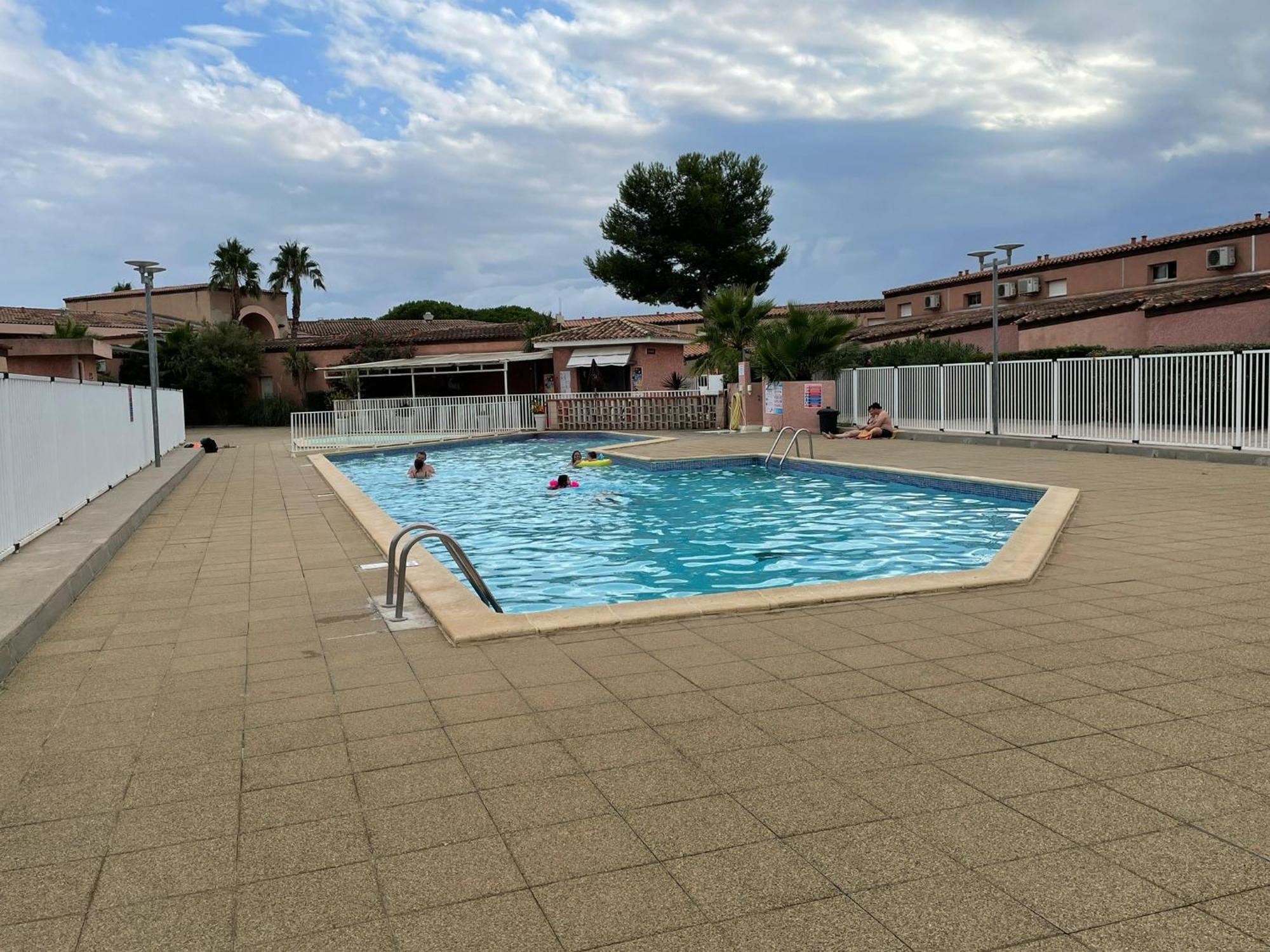 Villa 2 Etoiles Proche Plage Et Commerces Saint-Cyprien  Ruang foto